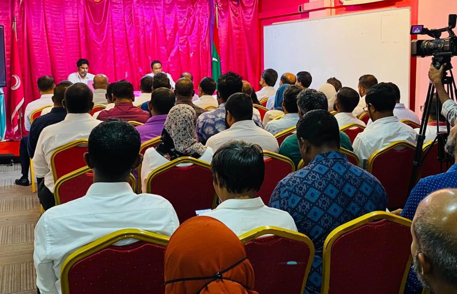 ޕީޕީއެމް ހަރުދަނާ ކުރުމާ ގުޅޭ ގޮތުން ޕާޓީގެ ކައުންސިލް ބައްދަލުުން ކުރިއަށް ދަނީ.