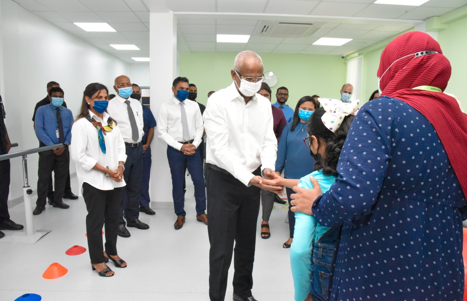 ހުޅުމާލެ ހޮސްޕިޓަލްގައި ގާއިމްކޮށްފައިވާ ޗައިލްޑް ޑިވެލޮޕްމަންޓް ސެންޓަރު ހުޅުވަން މިއަދު ބޭއްވި ރަސްމިއްޔާތުގައި ރައީސް އިބްރާހިމް މުހައްމަދު ސޯލިހު ބައިވެރިވެވަޑައިގަންނަވަނީ.-- ފޮޓޯ: ހުޅުމާލެ ހޮސްޕިޓަލް