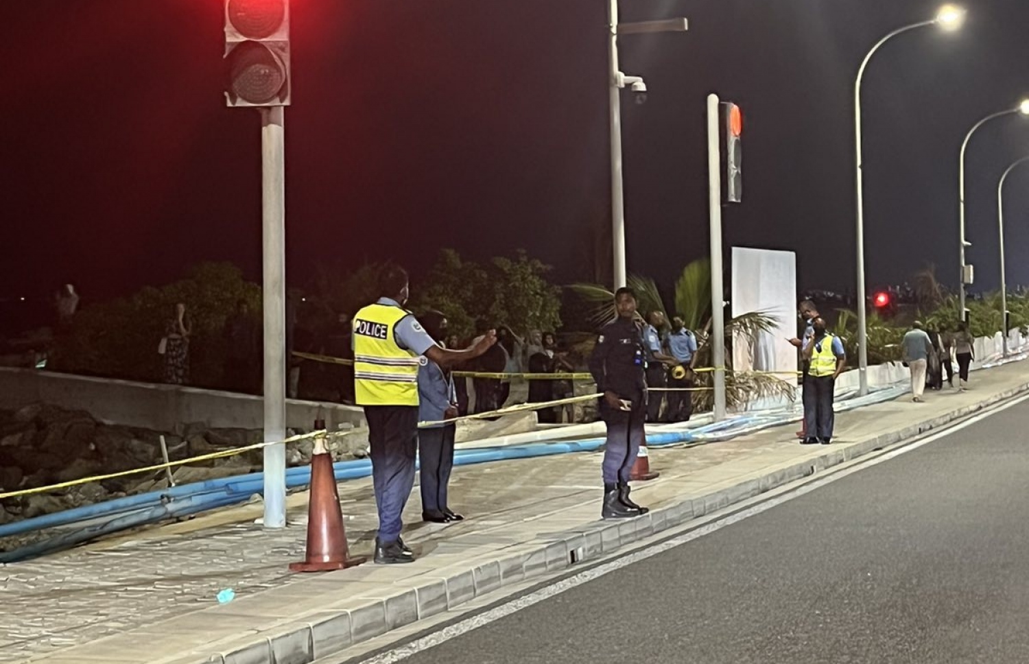 ވެލާ އަރާފައި އޮތް ސަރަހައްދު ބަންދުކޮށް ފުލުހުން ހަރަކާތްތެރިވަނީ--