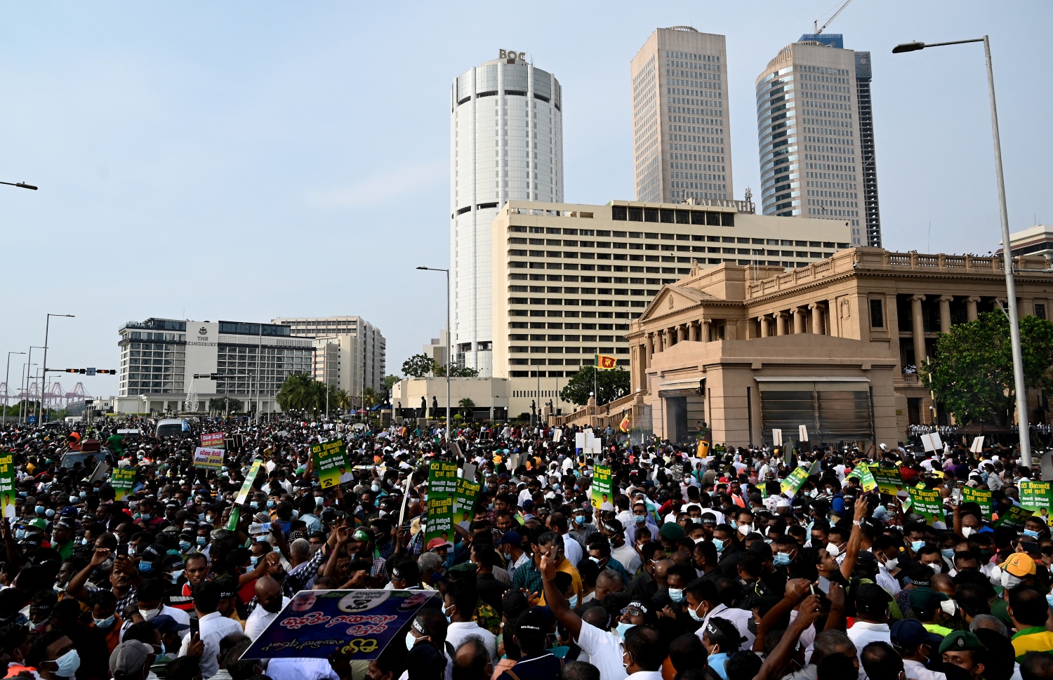 ލަންކާގެ އިދިކޮޅު ފަރާތްތަކުން ބޭއްވި ބޮޑު މުޒާހަރާ