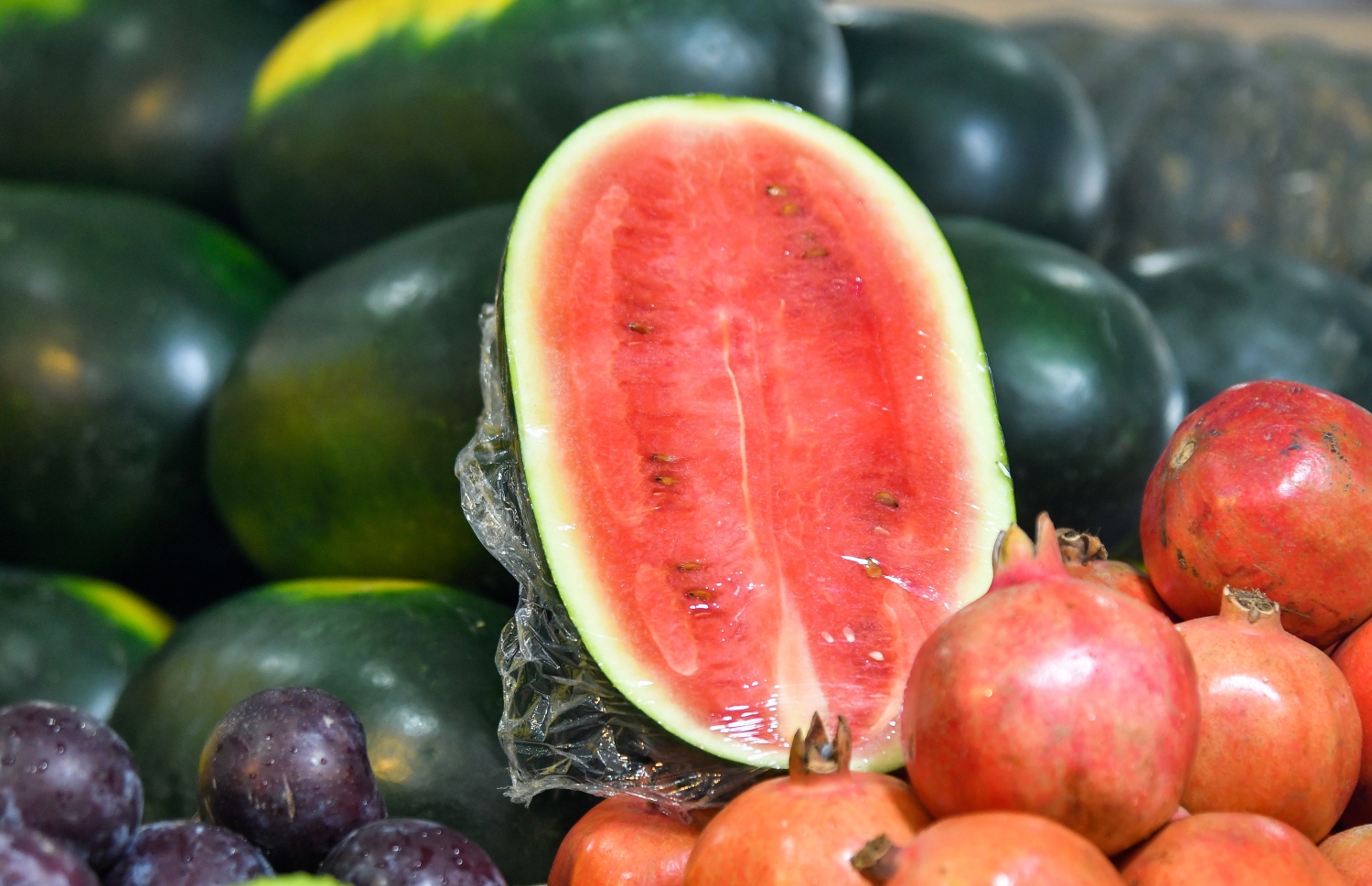 ލޯކަލް މާރުކޭޓުގެ ގޮޅިއެއްގައި ވިއްކާ ކަރާތަކެއް: ކަރާ ކިލޯއެއް މި ވަގުތު އުޅެނީ 20ރ. އަށް -- ފޮޓޯ: ފަޔާޒް މޫސާ |މިހާރު