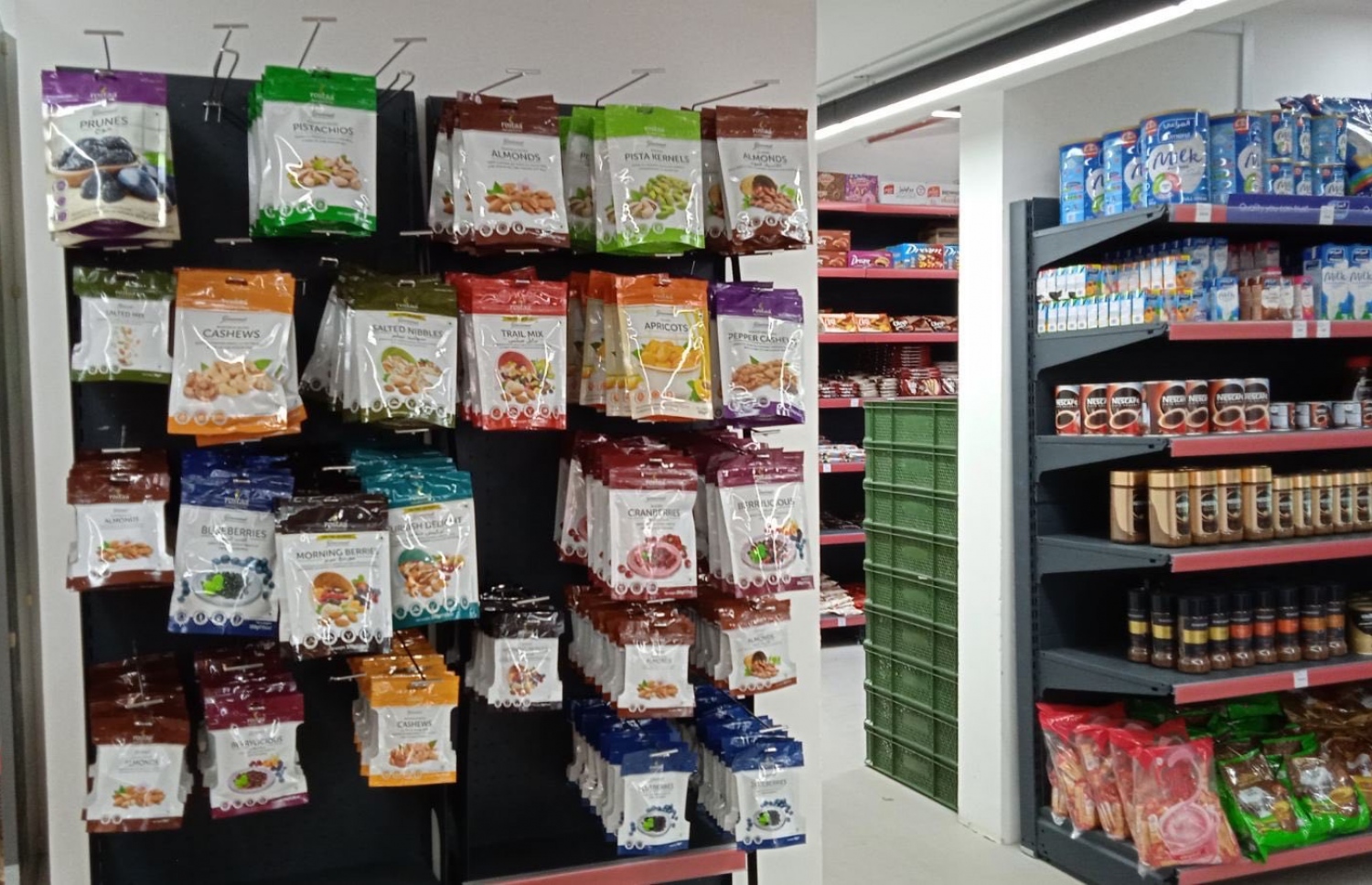 ވިލާ އިން ހުޅުމާލެ ދެވަނަ ފިޔަވަހީގައި ހުޅުވި ފިހާރައިގެ އެތެރެ--