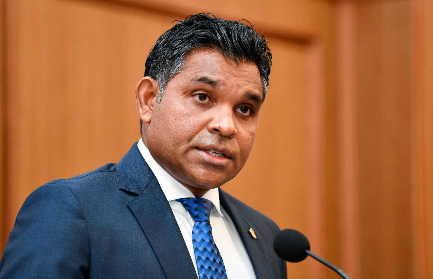 "ޕްރޮމިސް" ޕްރޮގްރާމްގެ ފުރަތަމަ ޕޮލިސީ ރައުންޑްޓޭބަލް ބައްދަލުވުންތައް ފެށުމުގެ ގޮތުން ބޭއްވި ރަސްމިއްޔާތުގައި ނައިބް ރައީސް ފައިސަލް ނަސީމް ވާހަކަދައްކަވަނީ.-- ފޮޓޯ: ފަޔާޒް މޫސާ / މިހާރު