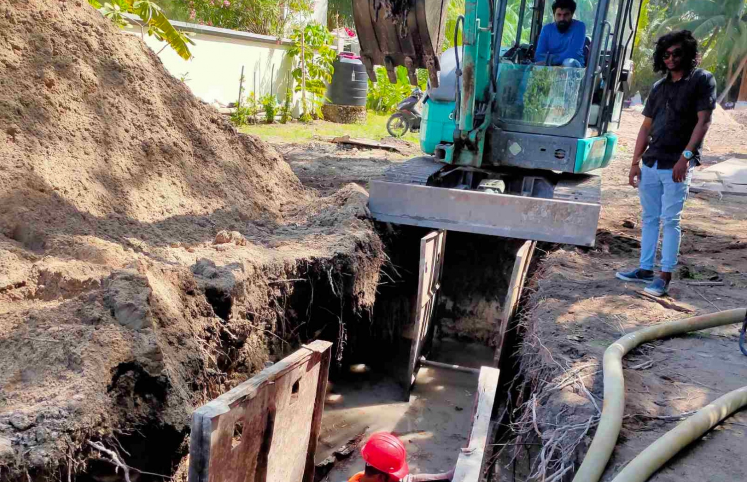 ގޭގޭގައި ޖަންކްޝަން ބަހައްޓައި، ނަރުދަމާ ކަނެކްޝަން ގުޅައި ގެތަކަށް ނަރުދަމާގެ ހިދުމަތް ފޯރުކޮށްދެވިގެން ދާނެ.-- ފޮޓޯ: އެމްޑަބްލިއުއެސްސީ