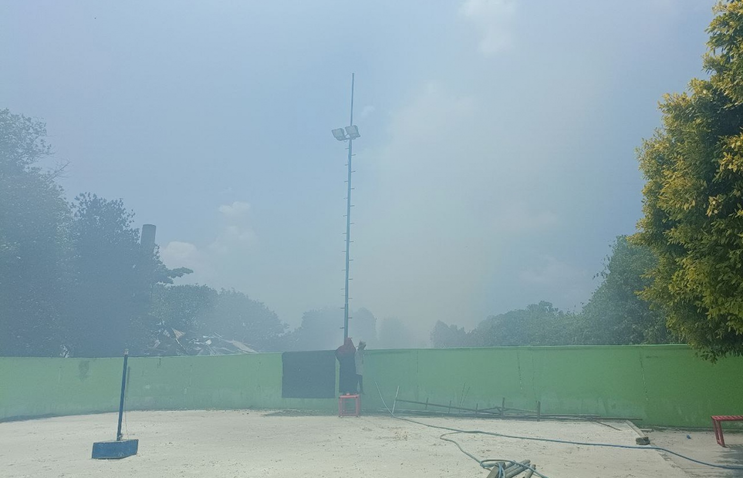 އުކުޅަހު ސްކޫލް ތެރޭގައި ދުންބޯވެފައި.