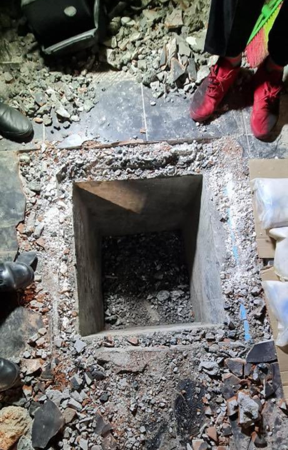 މ. ލަވް ނެސްޓުގައި ޑްރަގްސް އަޅާފައި ހުރި ތަން. -- ފޮޓޯ: ޕޮލިސް