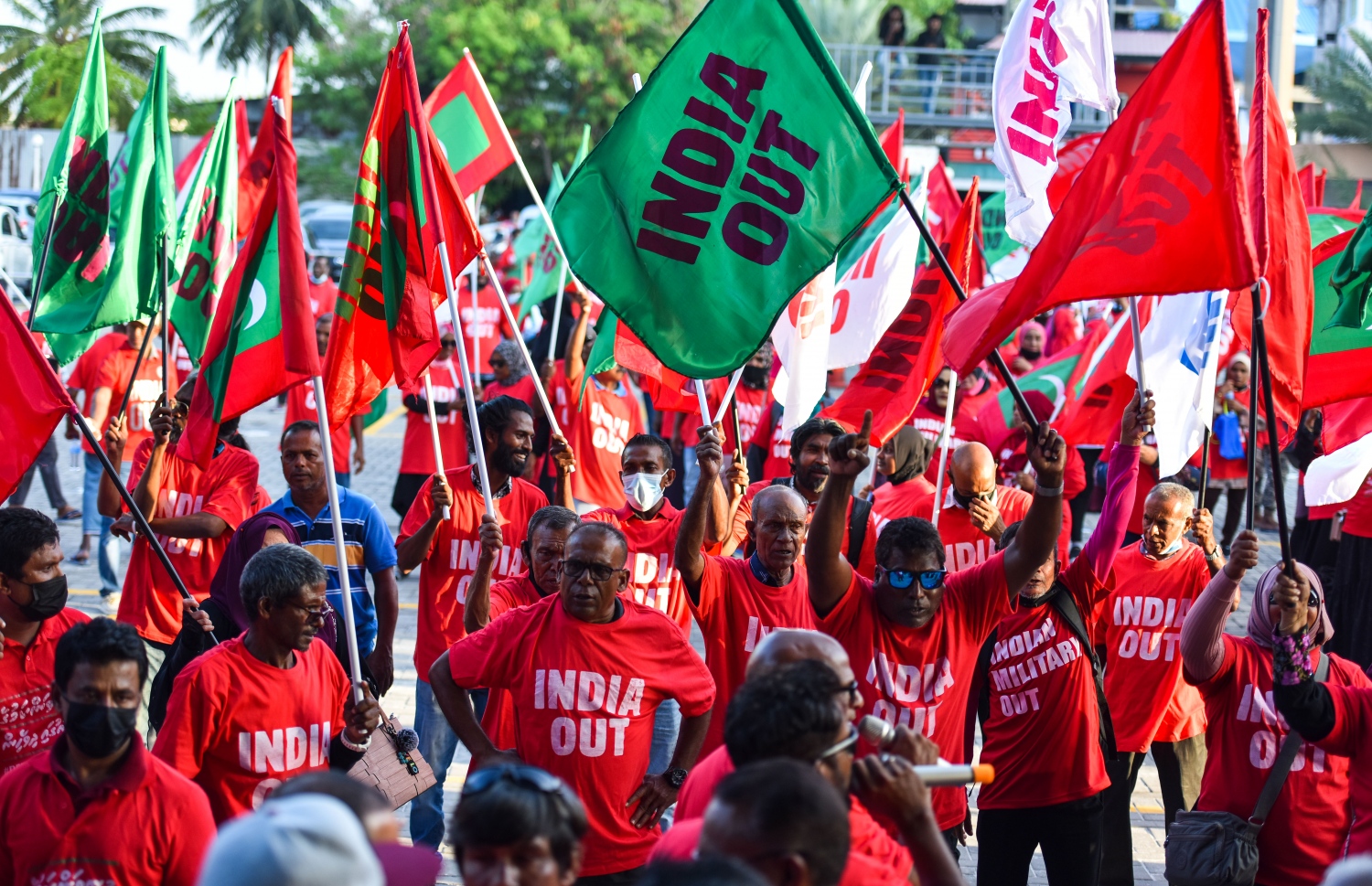 އިންޑިއާ އައުޓް ކެމްޕޭންގައި ޕީޕީއެމުން އަޑުއުފުލަނީ: