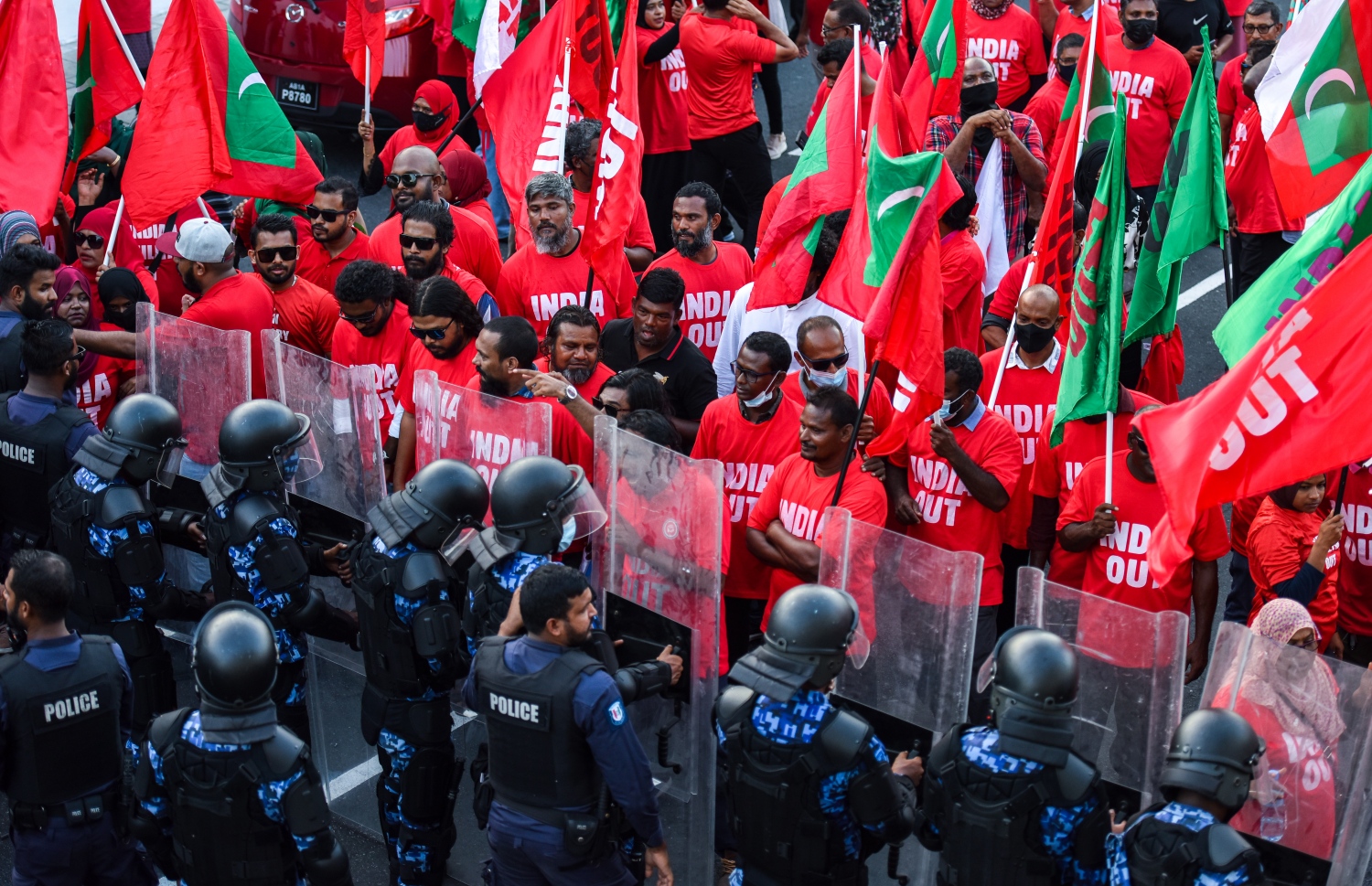 އިދިކޮޅުގެ "ނޭވާ ހޮޅިއަށް" މުޒާހަރާ