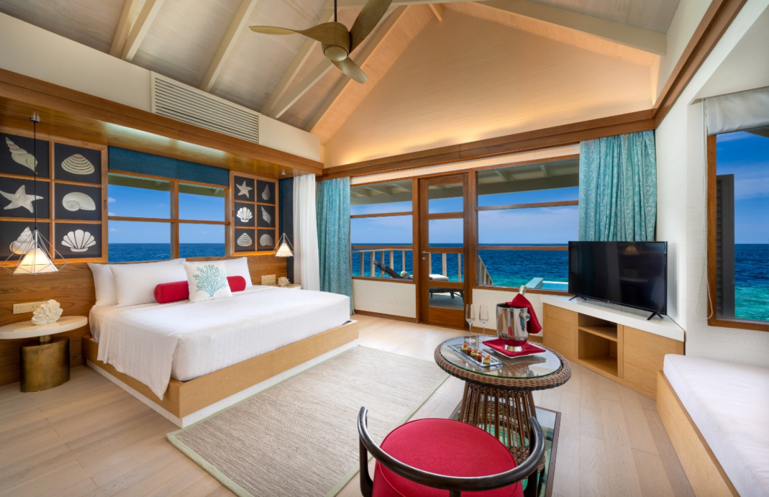 ލޯބިގިލީގެ ވިލާއެއްގެ އެތެރެ-- ފޮޓޯ؛ އެޓްމޮސްފިއާ