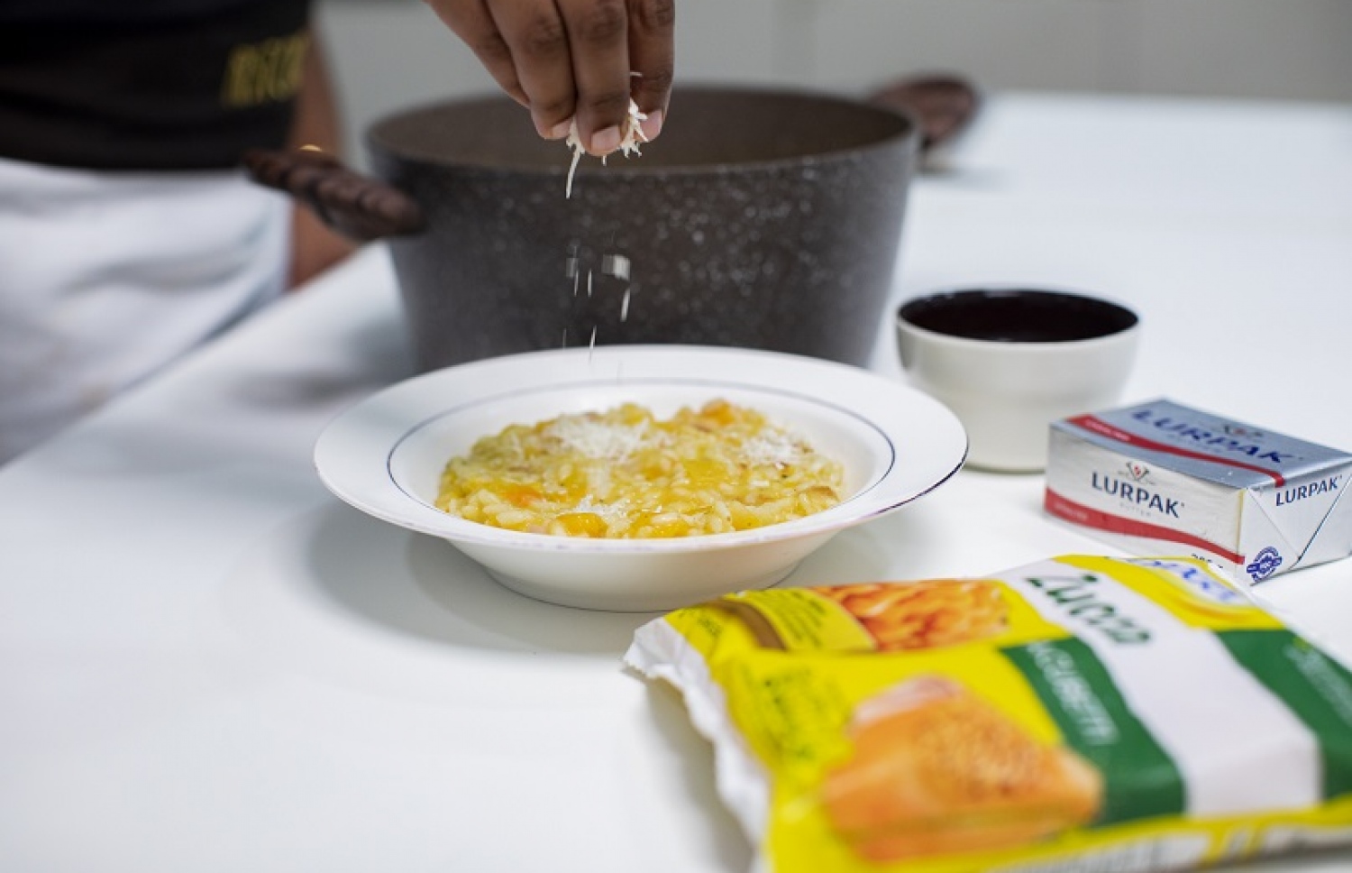 ޔޫރޯ ސްޓޯރުން ވިއްކާ ޕްރޮޑަކްޓުތައް ބޭނުން ކޮށްގެން ހަދާފައިވާ ޑިޝްއެއް-- ފޮޓޯ: ޔޫރޯ މާކެޓިން