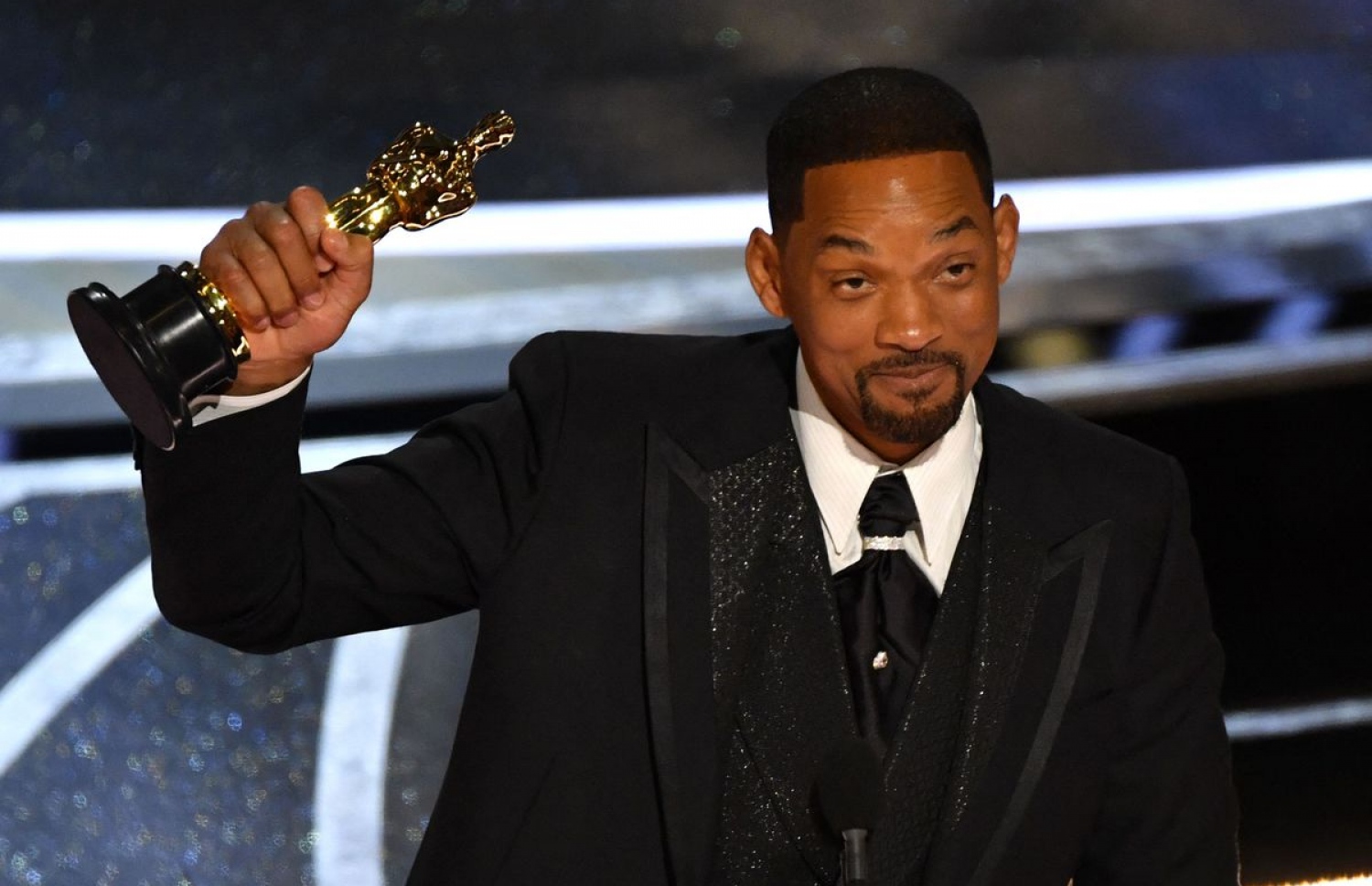 އެންމެ މޮޅު އެކްޓަރުގެ އެވޯޑާ ހަވާލުވާން ވިލް ސުްމިތު ސްޓޭޖަށް އަރައި