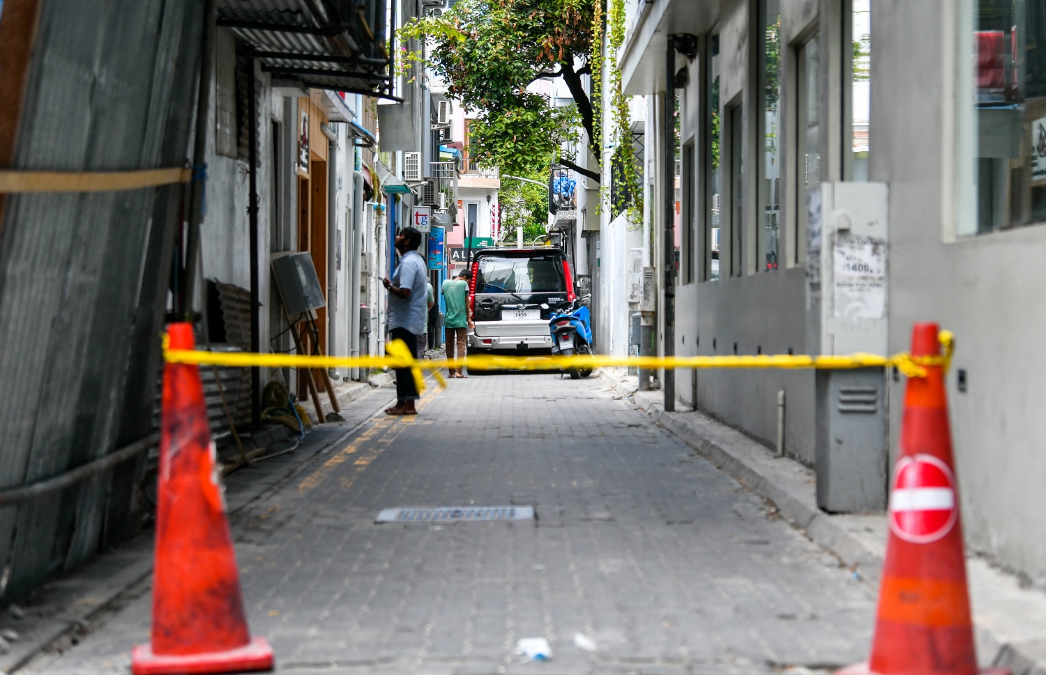 ނަޝީދު ގޭގައި އުޅުއްވާ ވަގުތު އެ މަގު އޮންނަނީ ދުއްވާ އެއްޗިއްސަށް ނުވަދެވޭ ގޮތަށް ބަންދު ވެސް ކޮށްފައި--