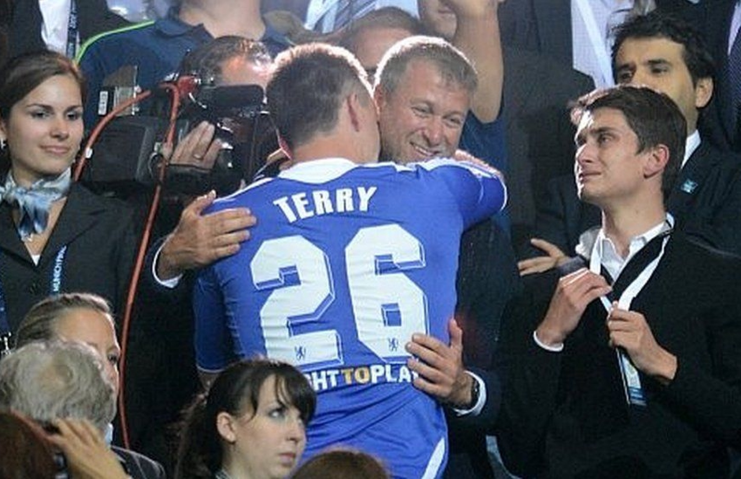 އަބްރަމޮވިޗް ހަވާލުވުމަށް ފަހު ޗެލްސީ އަށް ވަނީ ކާމިޔާބު ހޯދާދީފައި. --ފޮޓޯ:ޕީއޭ މީޑިއާ