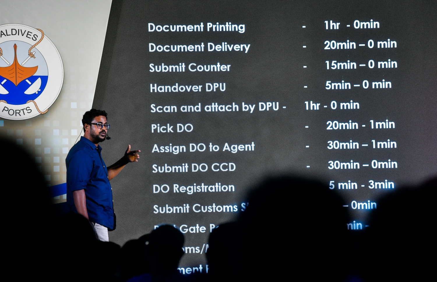 އެމްޕީއެލްގެ ޑިޖިޓަލައިޒޭޝަން ކެމްޕޭނުގައި، އެ ކުންފުނީގެ މަސައްކަތް ދައްކުވައިދޭ ޕްރެޒެންޓޭޝަންއެއް ހުށަހަޅަނީ.--- ފޮޓޯ: ފަޔާޒު މޫސާ/މިހާރު