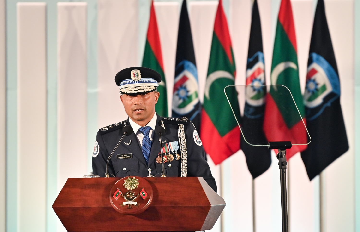 ފުލުހުންގެ އަހަރީ ދުވަސް ފާހަގަކުރަން މިދިޔަ އަންގާރަ ދުވަހުގެ ރޭ ބޭއްވި ޖަލްސާގައި ޕޮލިސް ކޮމިޝަނަރު ވާހަކަދައްކަވަނީ.-- ފޮޓޯ: ރައީސް އޮފީސް