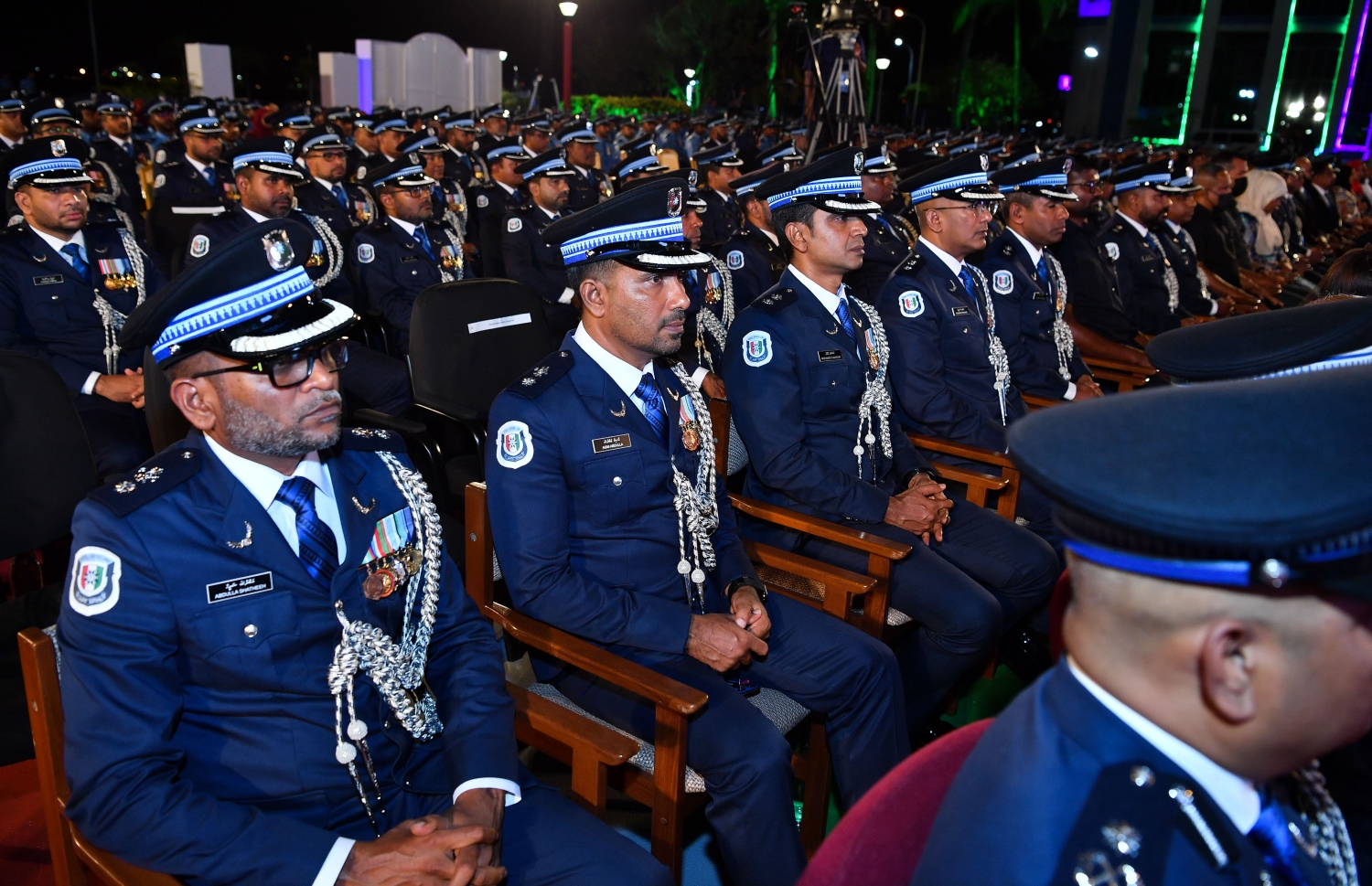 ފުލުހުންގެ އަހަރީ ދުވަސް ފާހަގަކުރަން މީގެ ކުރިން ބޭއްވި ޖަލްސާއެއްގައި ފުލުހުންތަކެއް ބައިވެރިވަނީ.-- ފޮޓޯ: ރައީސް އޮފީސް