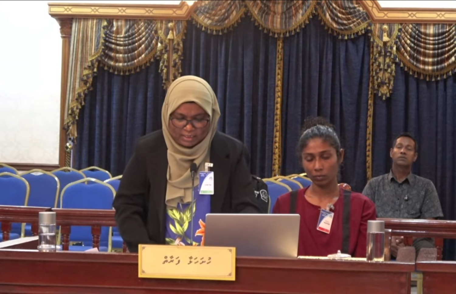 ކުރީގެ އަޑުއެހުމެއްގައި ނަޒާހާއާ އެކު އޭނާގެ ވަކީލް ބައިވެރިވަނީ