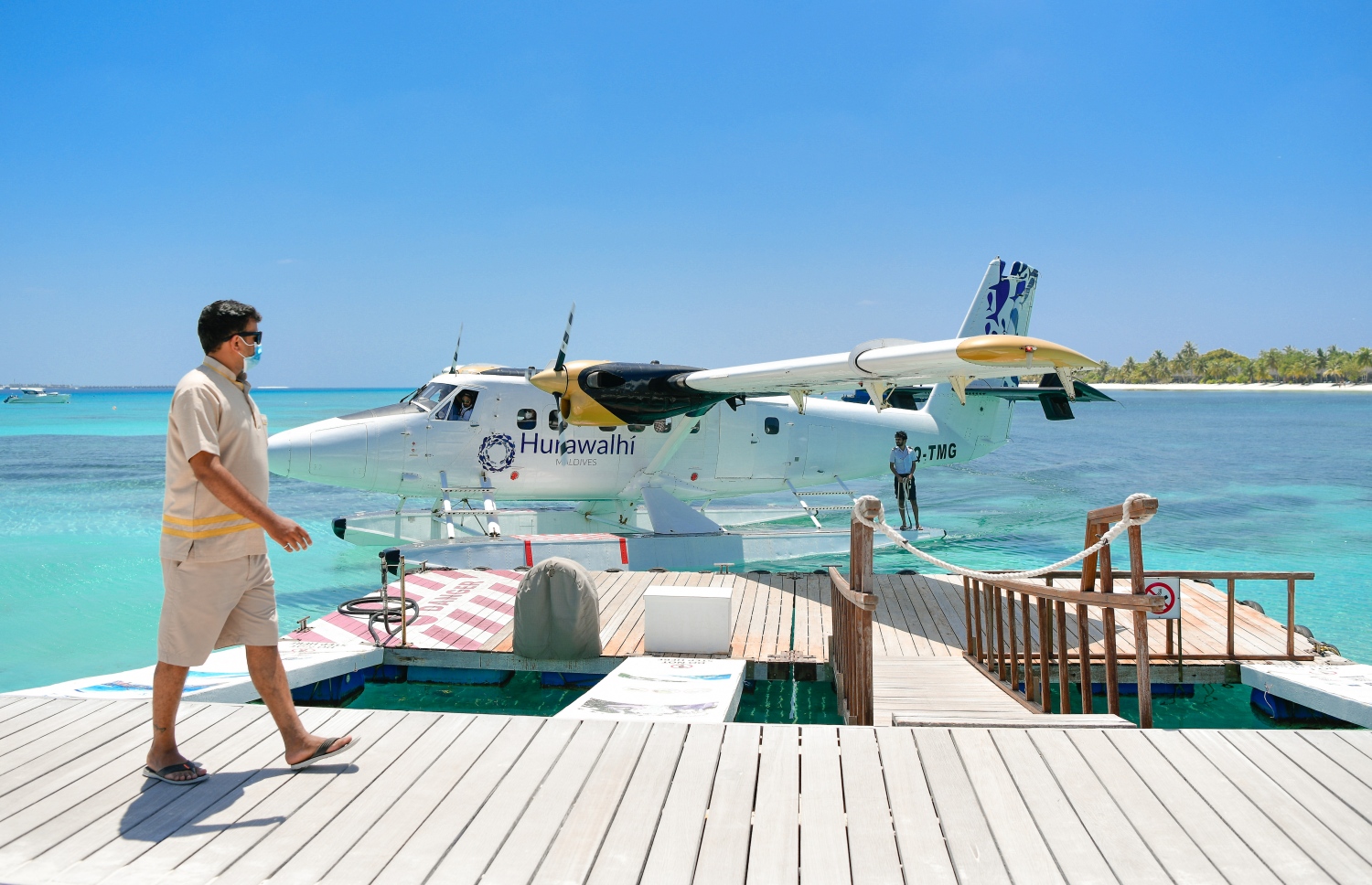 ކުރެއްދޫ ރިސޯޓްގެ ޖެޓީ ކައިރި އަށް އެއާ ޓެކްސީއެއް ކައިރިކޮށްފައި -- ފޮޓޯ: ނިޝާން އަލީ | މިހާރު