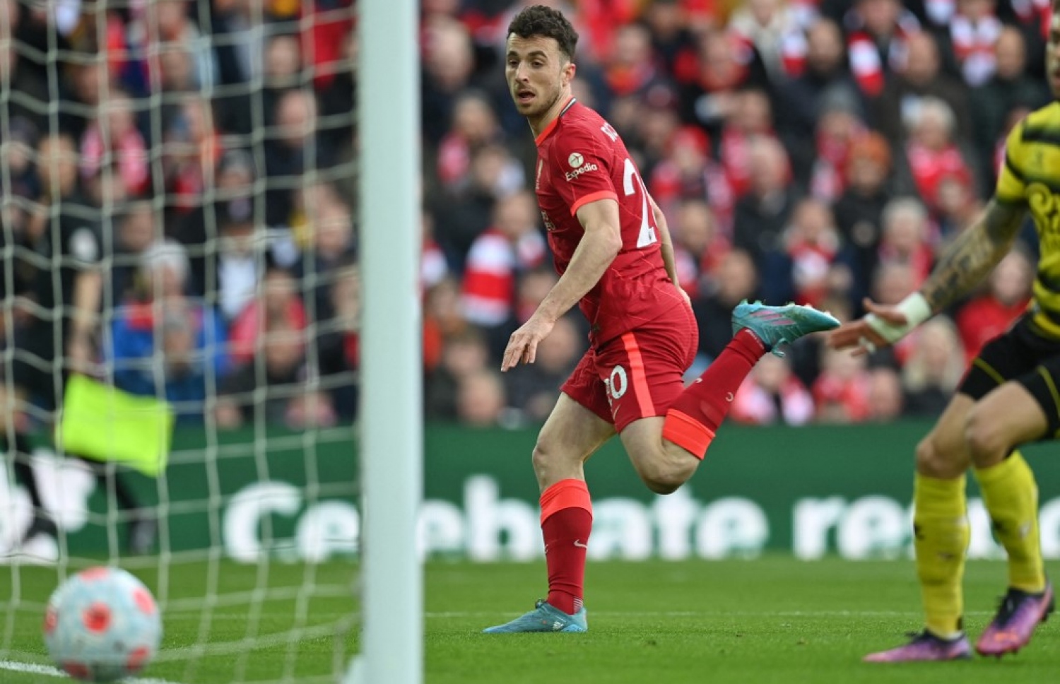 ޖޮޓާ ލިވަޕޫލަށް ލަނޑު ޖެހުމަށް ފަހު.-- ފޮޓޯ: އޭއެފްޕީ