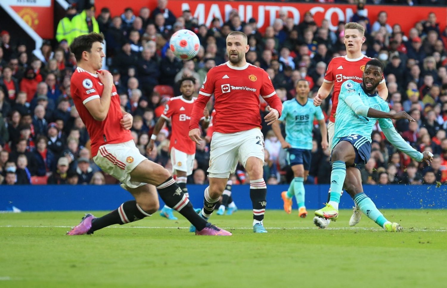 ފުރަތަމަ ހާފުގައި ލެސްޓާގެ ފޯވާޑް އިހެނާޗޯ ހަމަލާއެއް ފޮނުވާލަނީ.-- ފޮޓޯ: އޭއެފްޕީ