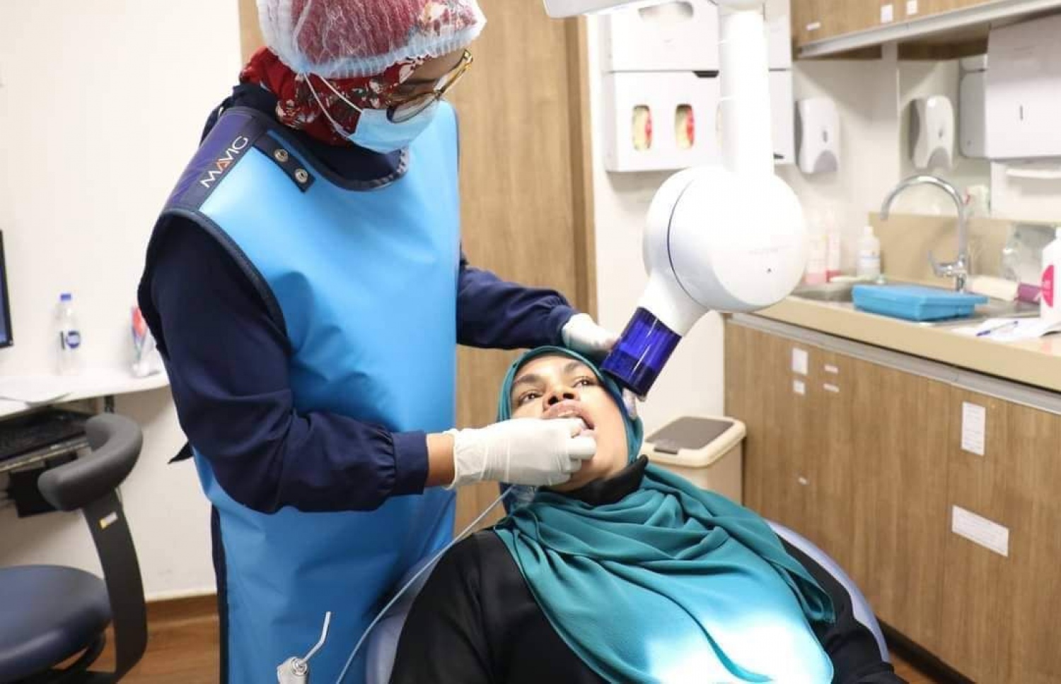 ޑރ. އިފާ، މީހަކަށް ދަތުގެ ފަރުވާދެނީ.