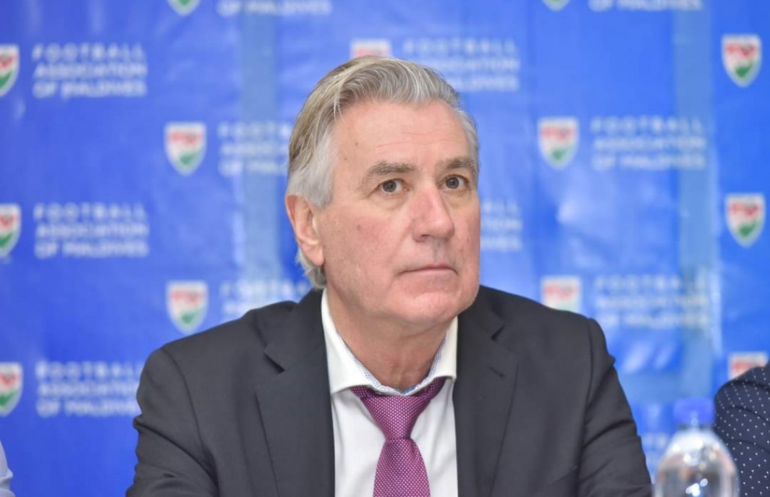 ގައުމީ ޓީމުގެ ކުރީގެ އެސިސްޓެންޓް ކޯޗު ރެނޭ: އޭނާއާ އެކު އެފްއޭއެމުން ހެދި އެއްބަސްވުން އުވާލީ މިދިޔަ ޖޫން މަހު --- ފައިލް ފޮޓޯ