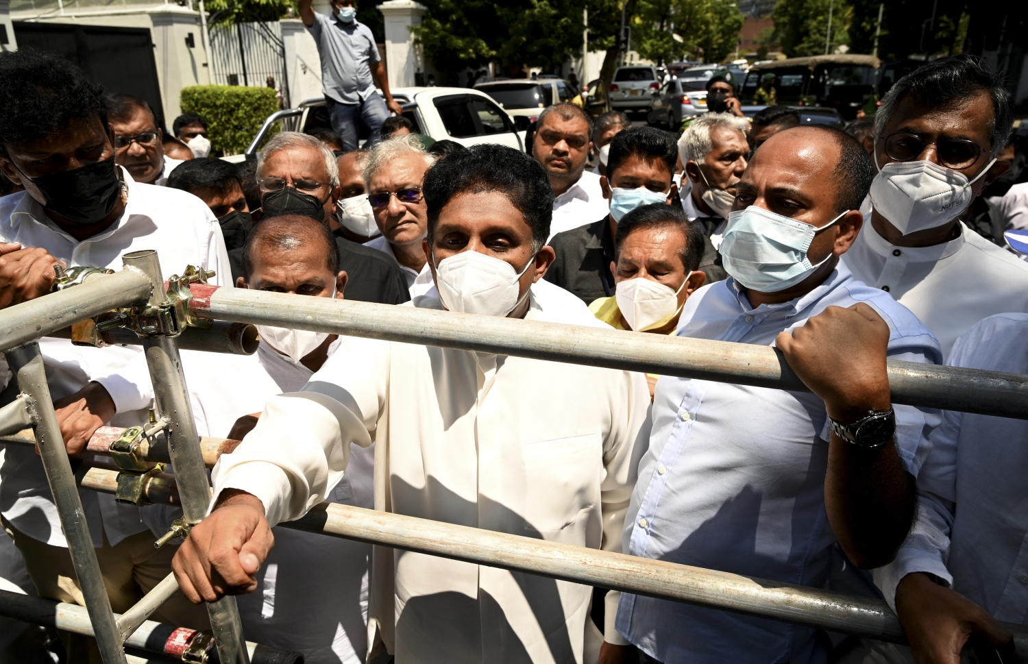 ކޮލަމްބޯ - އެޕްރީލް 3: ސްރީ ލަންކާގައި ކާފިއު އިއުލާންކުރި ނަމަވެސް އިދިކޮޅު މެންބަރުން މިއަދު އިހްތިޖާޖް ކުރަނީ. --ފޮޓޯ:އޭއެފްޕީ