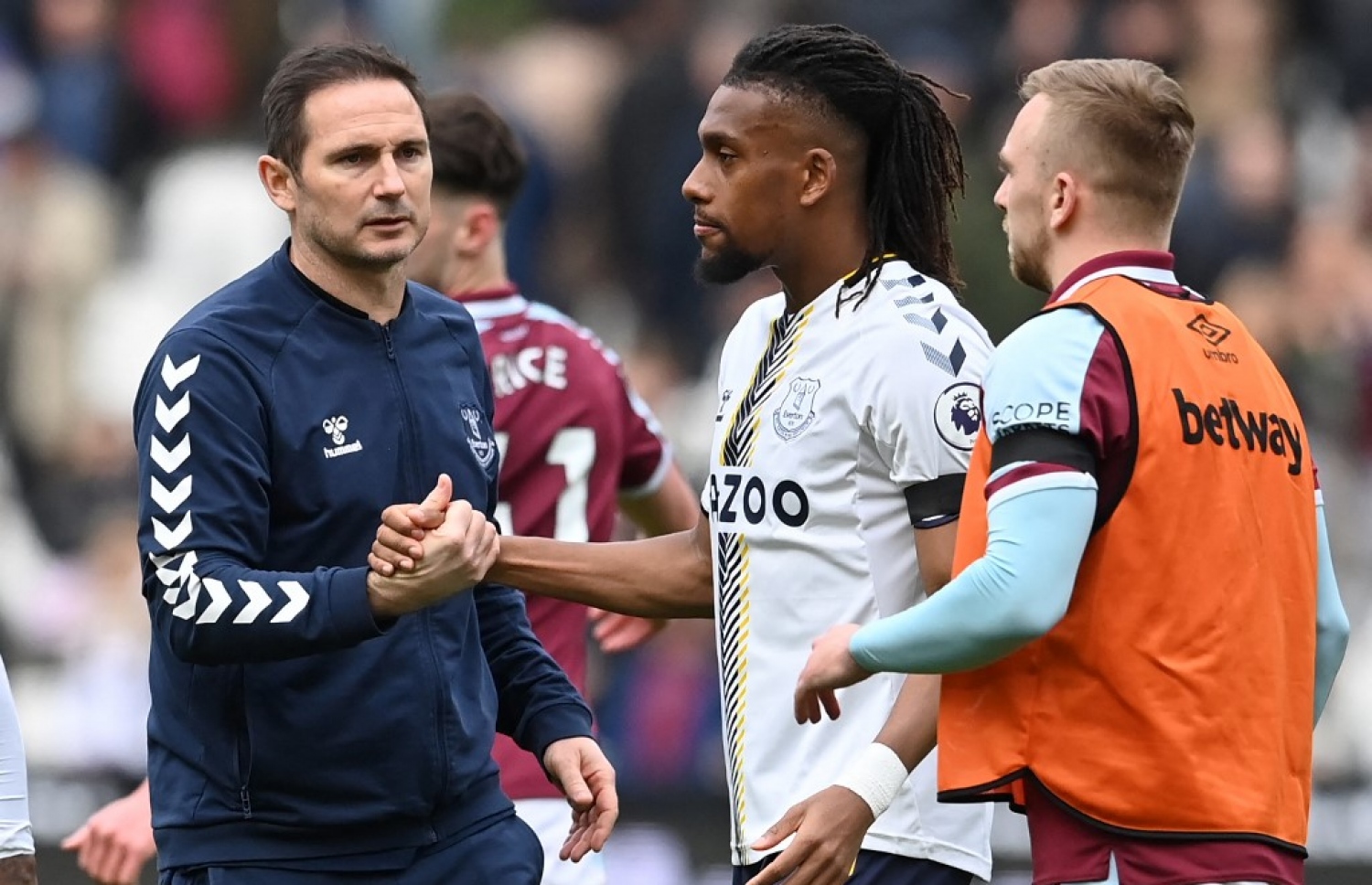 މެޗަށް ފަހު ލަމްޕާޑް އެވަޓަންގެ ފޯވާޑް އެލެކްސް އިވޯބީ އާއެކު.-- ފޮޓޯ: އޭއެފްޕީ