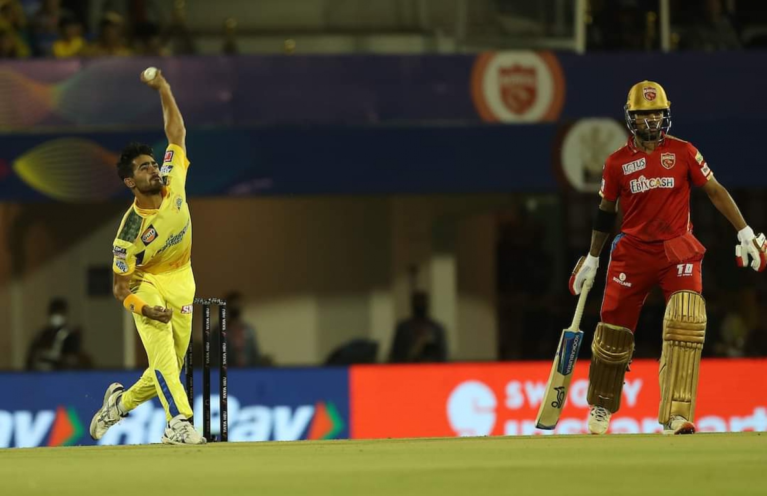 މުކޭޝް އަމްބާނީ، ޕަންޖާބުގެ ކެޕްޓަން ނުބައިކުރި ބޯޅަ އުކަނީ.-- ފޮޓޯ: އައިޕީއެލް