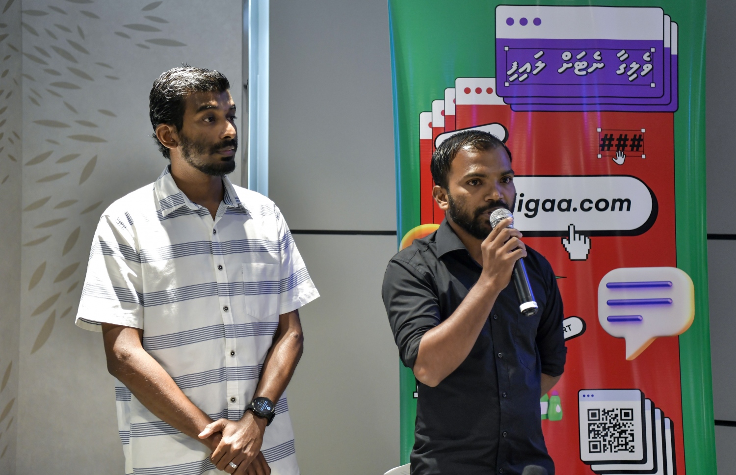 ވެލިގާގެ ޕްލެޓްފޯމް ތައާރަފު ކުރެއްވުމަށް ބޭއްވި ހަފްލާގއި އެކުންފުނީގެ ސޭލްސް އެންޑް މާކެޓިންގެ އިސް ބޭފުޅުން މައުލޫމާތު ދެއްވަނީ-- ފޮޓޯ: ފަޔާޒު މޫސާ | މިހާރު