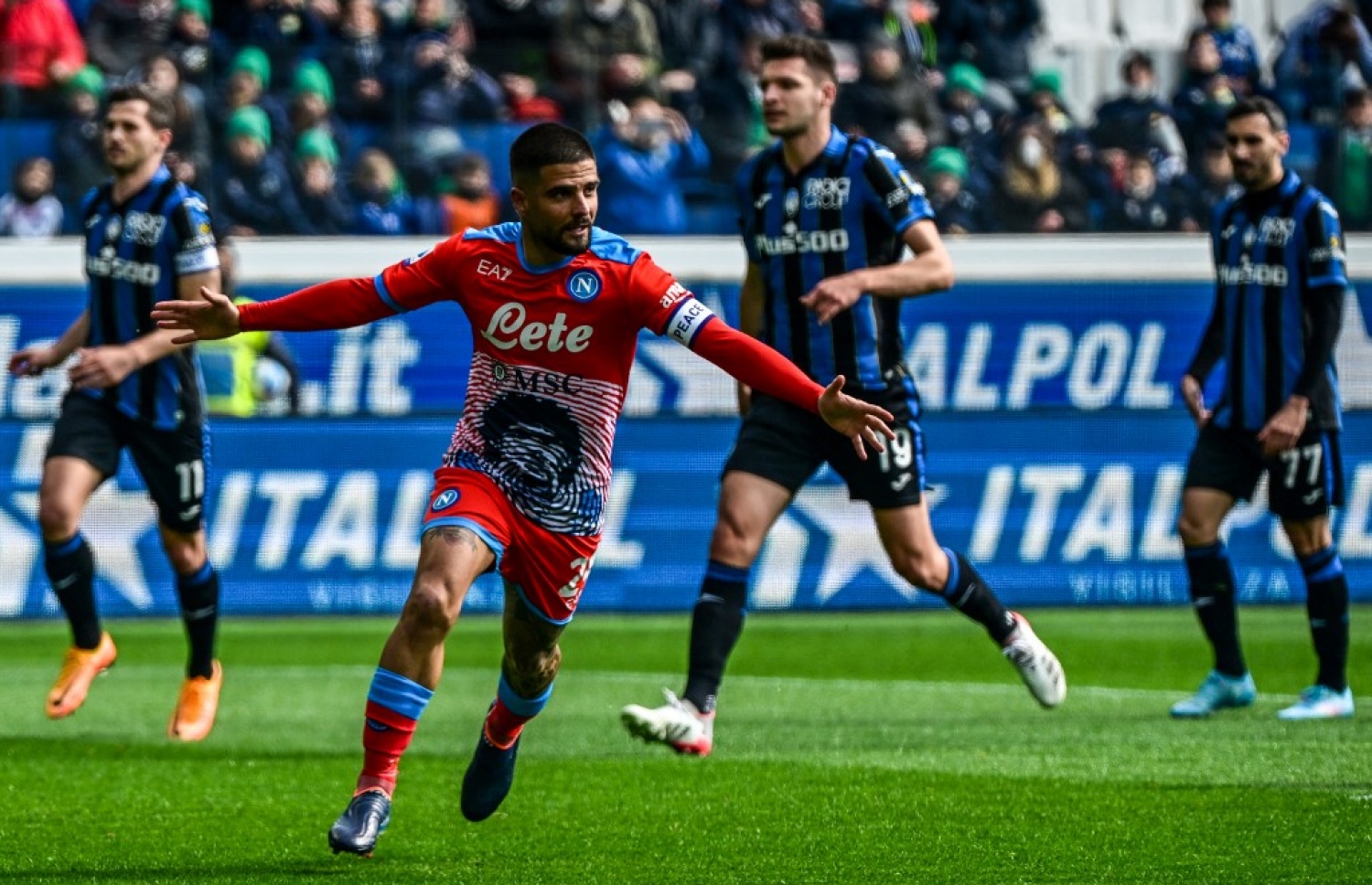 އިންސިނިއޭ ޕެނަލްޓީ ކާމިޔާބު ކުރުމަށް ފަހު.-- ފޮޓޯ: އޭއެފްޕީ