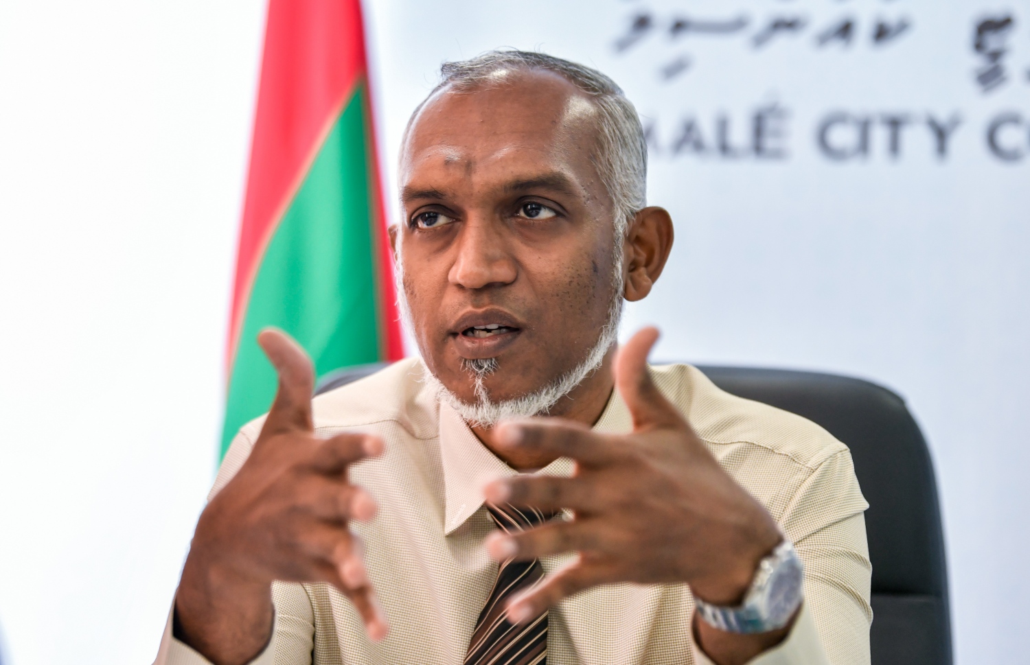 މާލޭގެ މޭޔަރު ޑރ. މުއިއްޒު "މިހާރު" އާ ވާހަކަ ދައްކަވަނީ.---ފޮޓޯ: ފަޔާޒު މޫސާ/ މިހާރު