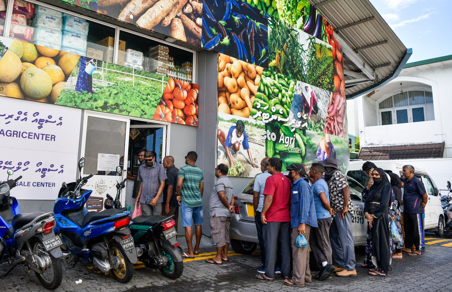 އެސްޓީއޯއިން ލުނބޯ އަގުހެޔޮ ކުރުމުން ކިޔޫ ހަދައިގެން: މާ ގިނައިން ލުނބޯ ގަންނާތީ ބޭނުން ނުވާ ޑިމާންޑެއް އުފެދި ސަޕްލައި ދަށްވެ، އަގު އުފުލޭ ކަމަށް ވިޔަފާރިވެރިން ބުނޭ-- ފޮޓޯ: ފަޔާޒު މޫސާ | މިހާރު