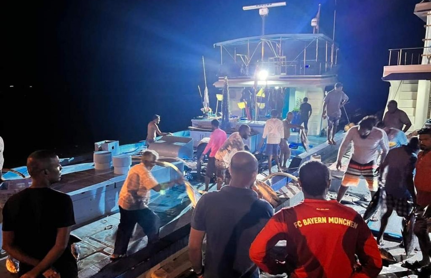 ކޫއްޑޫގައި ދޯންޏަކުން މަސް ކިރުވަނީ: މަސްކިރާ އަދަދު ލިމިޓްކުރުމަކީ ލިބުނު ގެއްލުމެއް ކަމަށް މަސްވެރިން ބުނޭ.