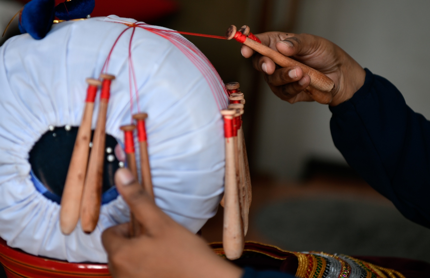 ކަސަބު ގެތުމަށް ފަރިތަވެ ރަނގަޅަށް ހަމަޖެހިލެވުމުން ހިދާނާ ވަނީ އޭނާ އަދާކުރަމުން ދިޔަ ހިއުމަން ރިސޯސަސްގެ ވަޒީފާ ދޫކޮށްލާފައި. އޭނާގެ ހިތް މުޅިން ދޫވީ އެ މަސައްކަތަށް. އޭގެ ފަހުން ހިދާނާ މުޅި ދިރިއުޅުން ވަނީ ކަސަބުން ޖަރީކޮށްފައި.