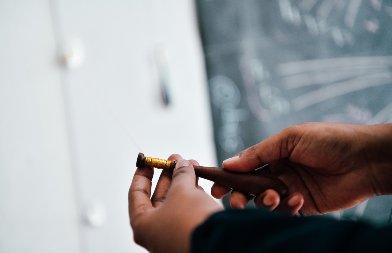 ކަސަބު ވިޔަން ޝައުގުވެރިވާ ފިރިހެނުން ވެސް އޭނާގެ ގާތުން އެ މަސައްކަތް ދަސްކޮށް މިކަމުގެ ތެރެއަށް ނުކުމޭ.  މި ފަންނު ދިވެހިންގެ ތެރެއިން ނެތެމުން ދަނިކޮށް ރިސޯޓުތަކުން މި މަސައްކަތް ކުރާގޮތް ދައްކުވައިދޭން ފުރުސަތު ލިބެމުން ދިއުމަކީ ޒުވާނުން މި މަސައްކަތުގެ ތެރެއަށް ވަންނަން ލިބޭ ހިތްވަރެއް ކަމަށް އޭނާ ދެކޭ.