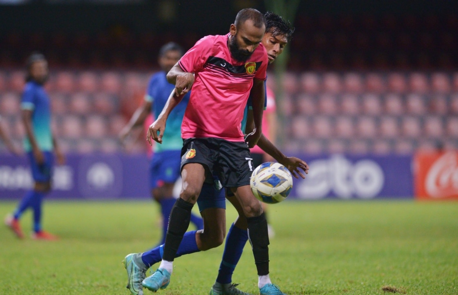 ސަސް އާއި ޔޫވީ މިރޭ ކުޅުނު މެޗުގެ ތެރެއިން: ޔޫވީގައި ބިދޭސީ ކުޅުންތެރިން ތިބި ނަމަވެސް ސަސްގެ މައްޗަށް އެޑްވާންޓޭޖެއް ނުހޯދުނު --- ފޮޓޯ: އެފްއޭއެމް