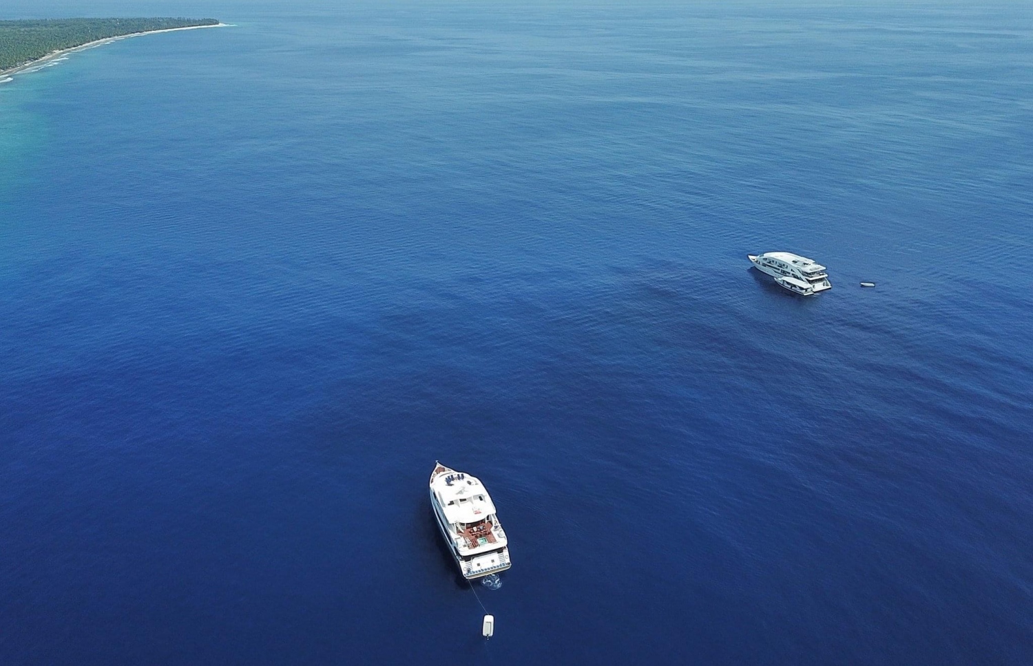 ފުވައްމުލަކު ބޭރުގައި އޮތް ސަފާރީއެއް: އެ ރަށުގެ ބަނދަރަށް ވަންނަ ސަފާރީތަކުން ނަގާ ފީ ބޮޑުކުރަން ވަނީ ނިންމައިފައި -- ފޮޓޯ: އައްމާދު