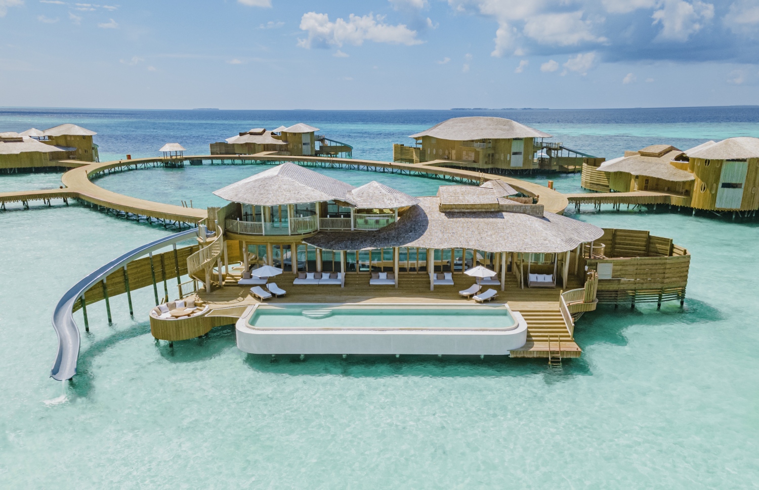 ސޮނެވާ ޖާނީގެ ލަގްޒަރީ ވޯޓާ ވިލާތައް -- ފޮޓޯ: އަކްޝަމް