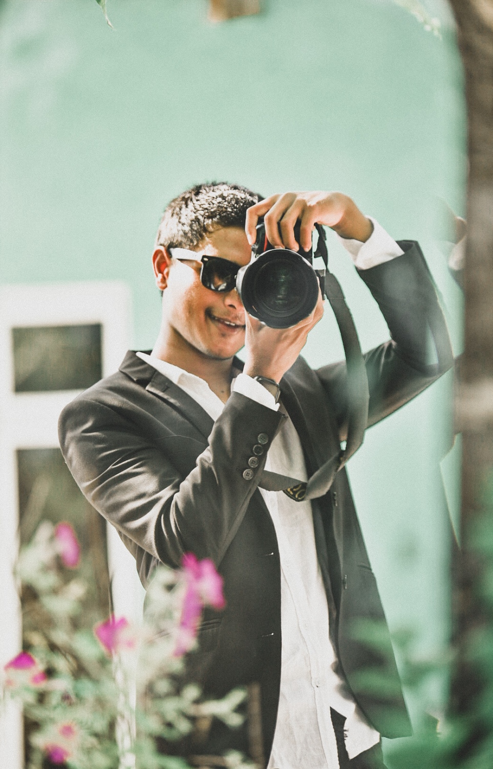 އަކްޝަމް: ޑިޖިޓަލް ސްޓޯރީޓެލާއެއްގެ ގޮތުގައި އޭނާ މިހާރު މަސައްކަތް ކުރަނީ ސޮނެވާ ޖާނީގައި.