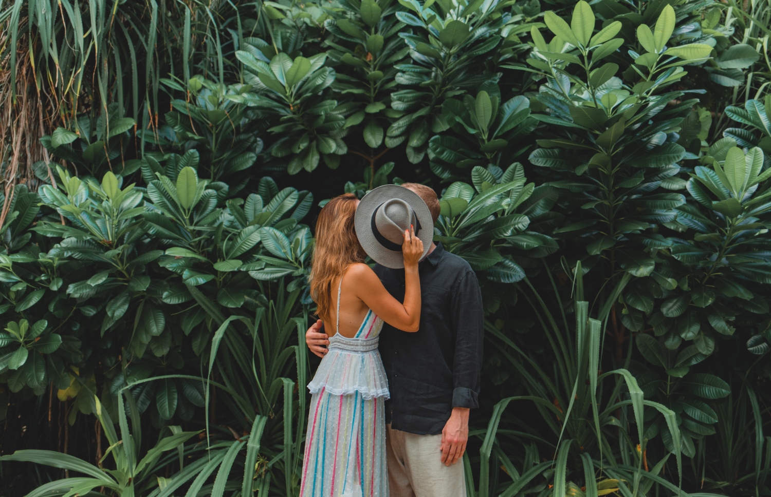 ސޮނެވާފުށީގައި އަކްޝަމް އެންމެ ފުރަތަމަ ނެގި ގެސްޓް ފޮޓޯޝޫޓްގެ ފޮޓޯއެއް -- ފޮޓޯ: އަކްޝަމް