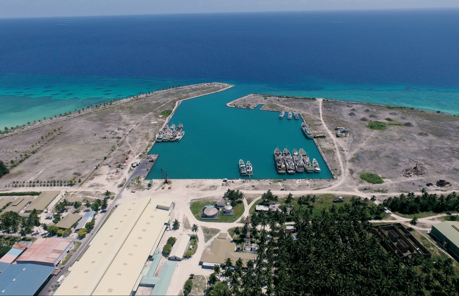 ވިލާ ގްރޫޕުގެ ދަށުން ހިންގާ ހޕޮރައިޒަން ފިޝަރީސް -- ފޮޓޯ: ވިލާ ގްރޫޕް