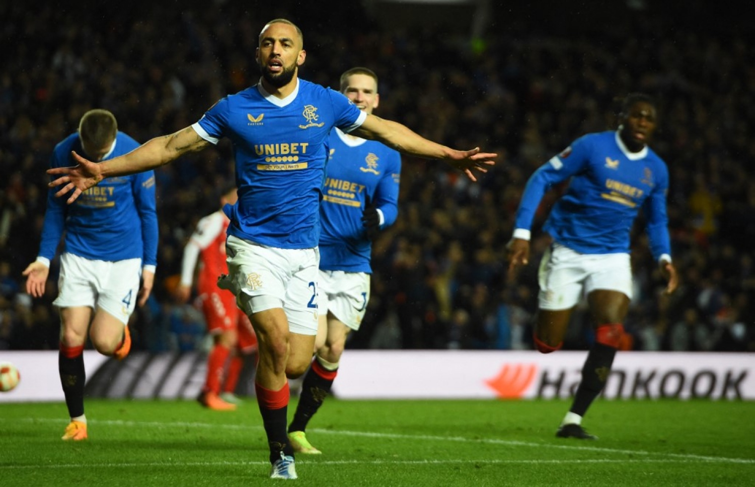 ކެމާ ރޫފް، ރޭންޖާސް ސެމީ ފައިނަލަށް ގެންގޮސްދިން ލަނޑު ޖެހުމަށް ފަހު.-- ފޮޓޯ: އޭއެފްޕީ