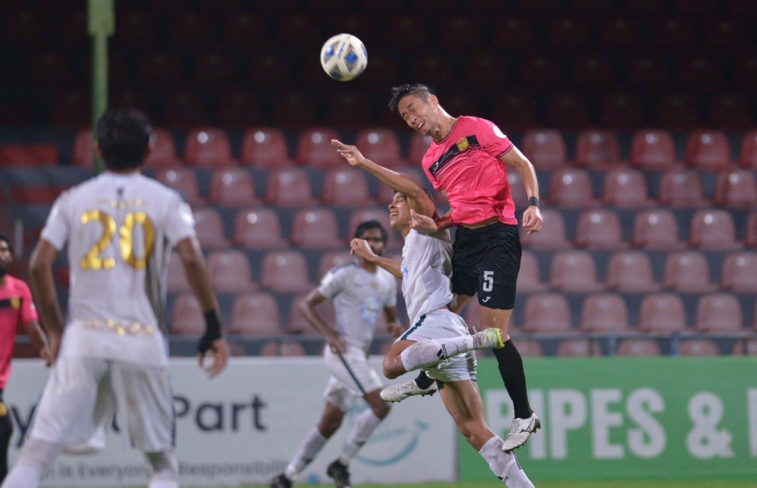 ޔޫވީ އާއި ގްރީން މިރޭ ކުޅުނު މެޗުގެ ތެރެއިން: ފުރަތަމަ ބުރުގައި ޔޫވީން ވަނީ ގްރީން ބަލިކޮށްފަ --- ފޮޓޯ: އެފްއޭއެމް