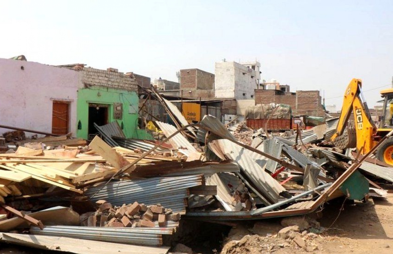 މަދްޔަ ޕްރަދޭޝްގައި މުސްލިމުންގެ ގެތައް ތަޅަނީ. --ފޮޓޯ: މަދްޔަ ޕްރަދޭޝް ޕޮލިސް