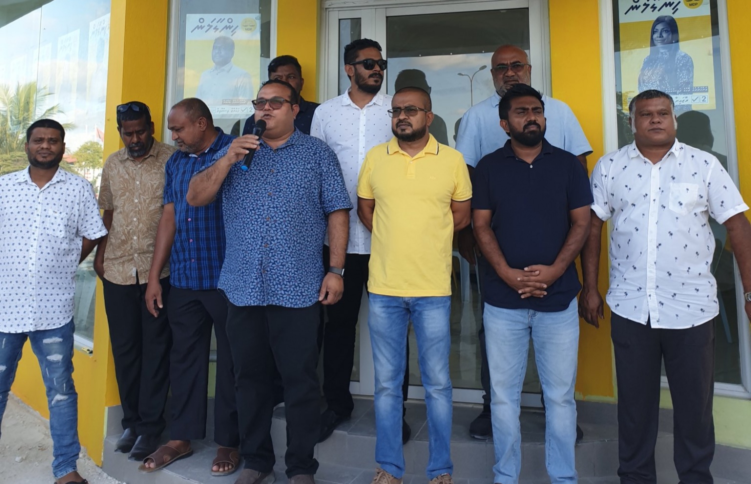 ފޭދޫގައި އަސްލަމް، އެމްޑީޕީގެ ޗެއާޕާސަން އިންތިހާބުގެ ކެމްޕޭނާ ގުޅޭ ގޮތުން ވާހަކަ ދައްކަވަނީ: ވާދަވެރި ކެމްޕޭނަކަސް ފަހުން އެކުގައި މަސައްކަތް ނުކުރެވޭ ހިސާބަށް ނުދާން އޭނާ އެދިވަޑައިގަންނަވާ. -- ފޮޓޯ/ އެމްޑީޕީ