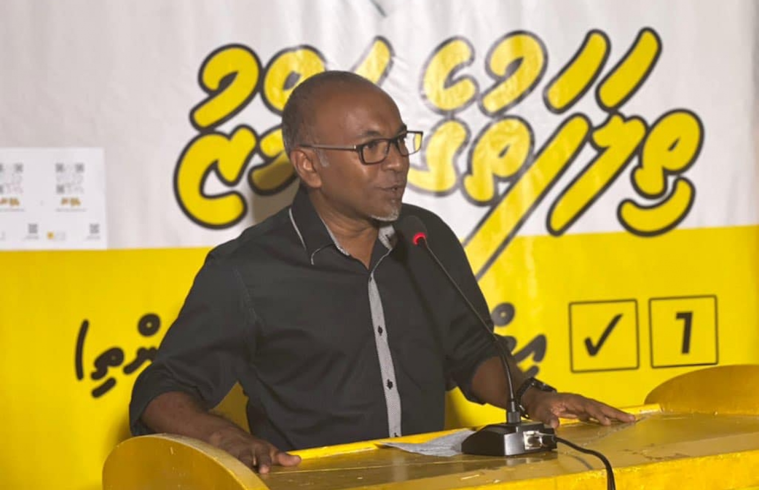 އިންތިގެ ކެމްޕޭން ޖަލްސާއެއްގައި ހަސަން ވާހަކަ ދައްކަވަނީ: ކެމްޕޭންގައި އިންތިގެ ޓީމުން ދައްކަވަނީ އާއްމު މެމްބަރުންގެ ކަންބޮޑުވުންތަކުގެ ވާހަކަ ކަމަށް ވިދާޅުވި.