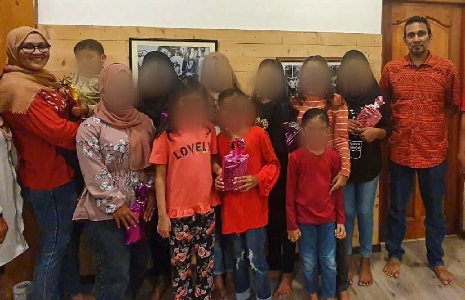 ފުވައްމުލަކު އަމާން ހިޔާގެ ކުދިން ރޯދަ ވީއްލުމަށް ފަހު ފޮޓޯއަކަށް ހުއްޓިގެން: މި ކުދިންނަށް އަޅާލައި އޯގާތެރިވުމަކީ އެންމެންގެ ޒިންމާއެއް.