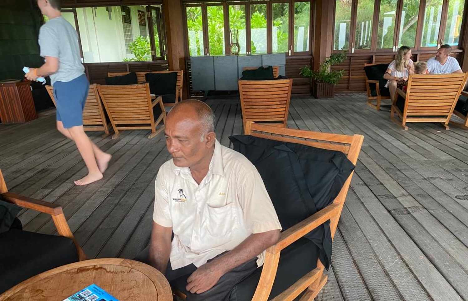 އަންވަރު ކުރެއްދޫ ރިސޯޓުގައި: ސްރީ ލަންކާއަށް ދެން ދިރިއުޅުން ބަދަލުކުރުމުގެ ވިސްނުމެއް އޭނާގެ ނެތް.