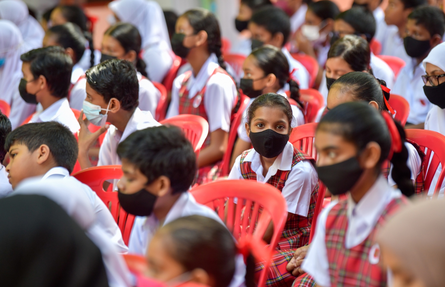 މަޖީދިއްޔާ ސްކޫލުގެ 95 ވަނަ އަހަރީ ދުވަހުގެ ހާއްސަ އެސެމްބްލީގައި ބައެއް ކުދިން ބައިވެރިވަނީ.--- ފޮޓޯ: ފަޔާޒު މޫސާ | މިހާރު